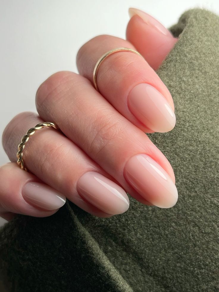 Manucure russe : la technique révolutionnaire pour des ongles parfaits 1 manucure-russe